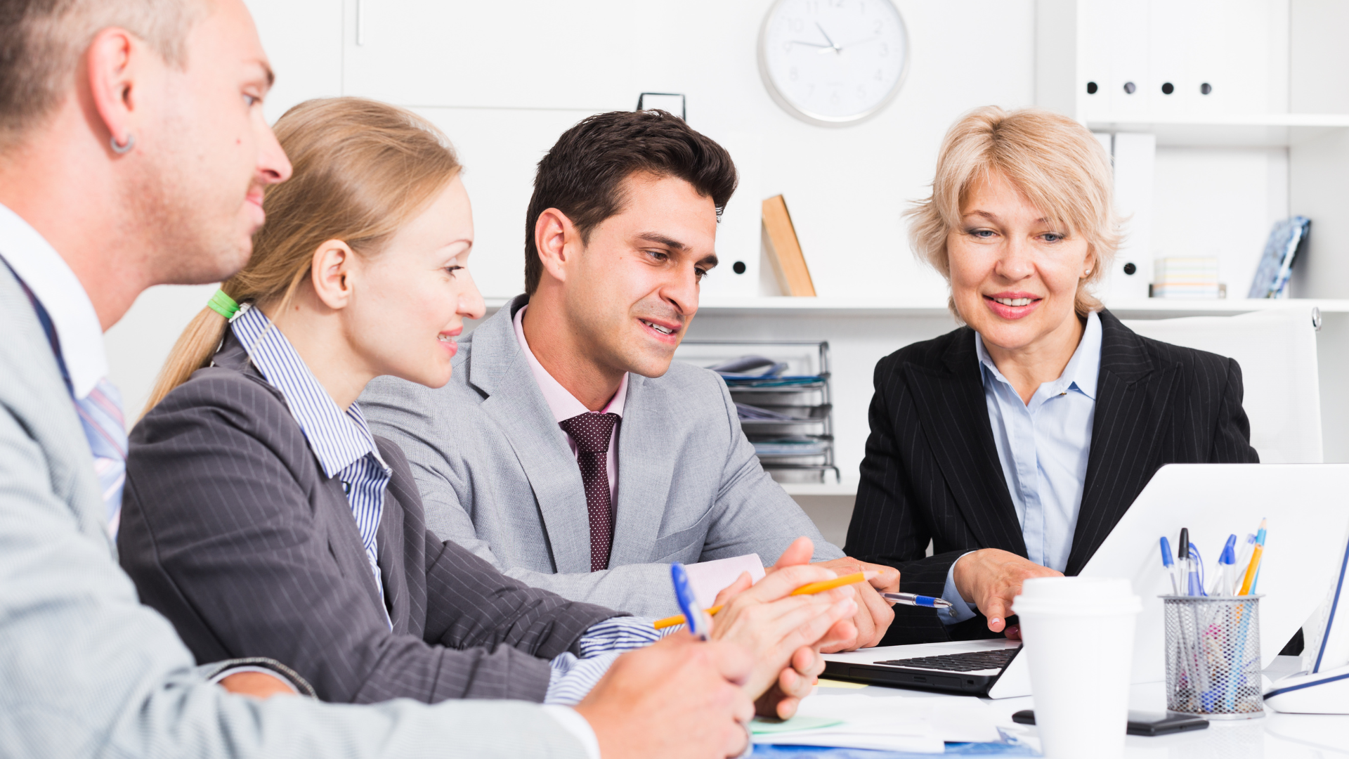 strategie financiara - elfwise - echipa de experti financiari care analizeaza rapoarte si indicatori financiari pentru a crea un plan financiar adaptat nevoilor business-ului - Cluj Napoca